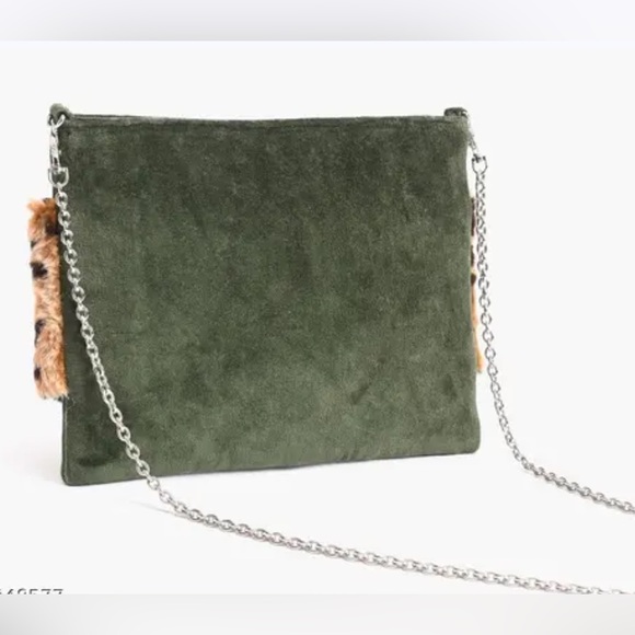 America & Beyond Green Leopard Faux Fur Crossbody Clutch Chain Strap NWT - Picture 5 of 16